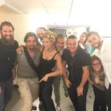 So sieht Spaß aus: Michelle Hunziker feiert mit ihrem Team.
