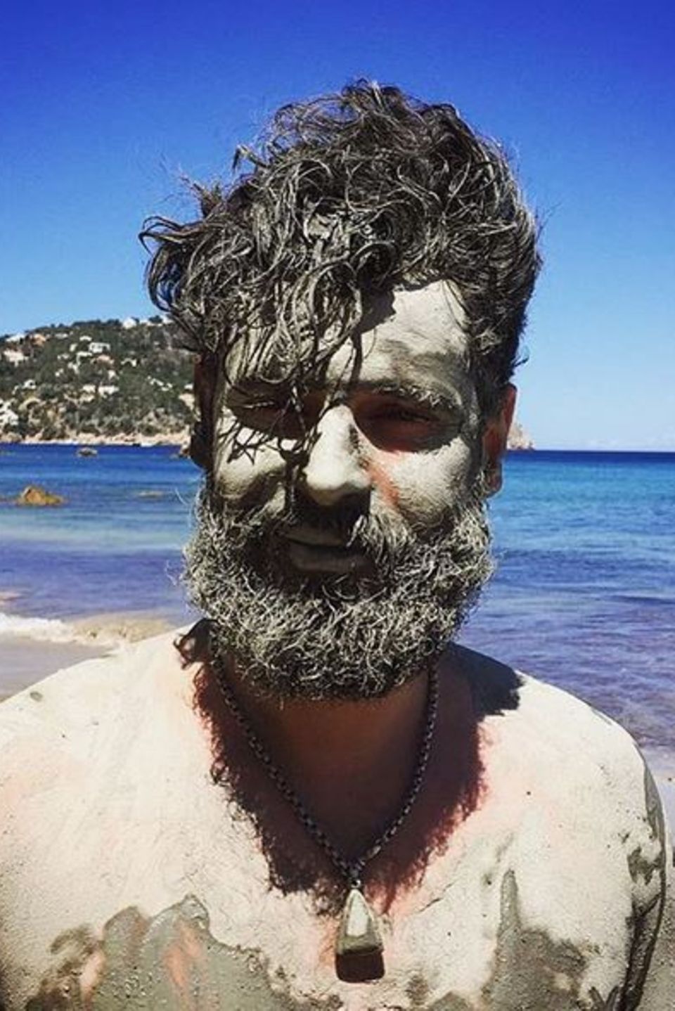 Mai 2016  Manuel Cortez macht Urlaub auf Ibiza. Der deutsch-portugiesische Schauspieler und Moderator ist kaum wiederzuerkennen.