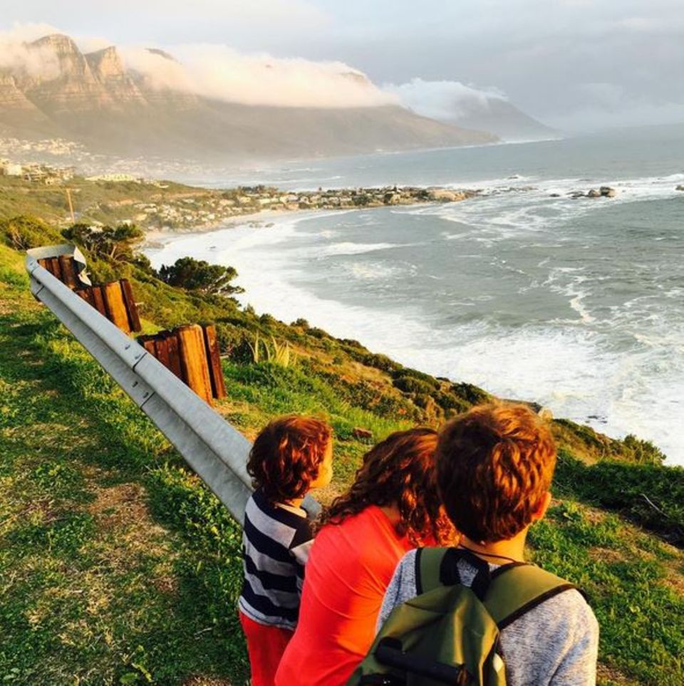 Juni 2016  Camila Alves und Matthew McConaughey machen einen Ausflug mit ihren Kids und halten die tolle Aussicht in diesem schönen Erinnerungsfoto fest.