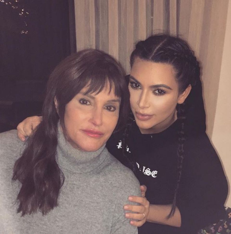 Januar 2016  Kim Kardashian und Caitlyn Jenner möchten mit diesem Bild die besondere Schwingung des Vorabends übertragen.