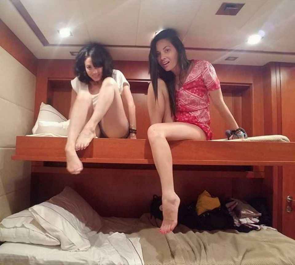 Ist Fernsehmoderatorin Olivia Munn größer geworden oder das Zimmer kleiner?