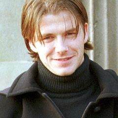 Oh David! Der Mittelscheitel war bei Männern damals total angesagt und Frauen fanden das auch noch sexy. Kein Wunder, dass sich Victoria Beckham damals in ihren Ehemann verknallt hat.