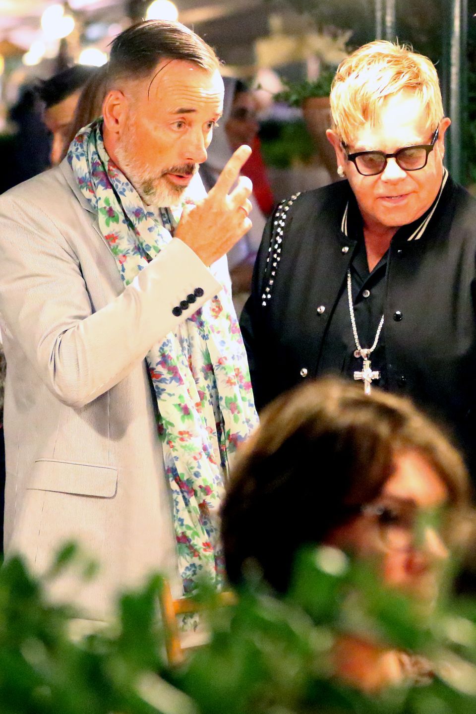 27. August 2016: Was auf den ersten Blick nach Zoff bei David Furnish und Elton John aussieht, entpuppt sich als ein spannender, diskussionsreicher Dinner-Abend mit Neil Patrick Harris und Rula Jebreal in Portofino.