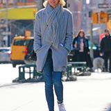 1. März 2016: Auch Naomi Watts genießt die ersten Sonnestrahlen bei einem Spaziergang in New York.