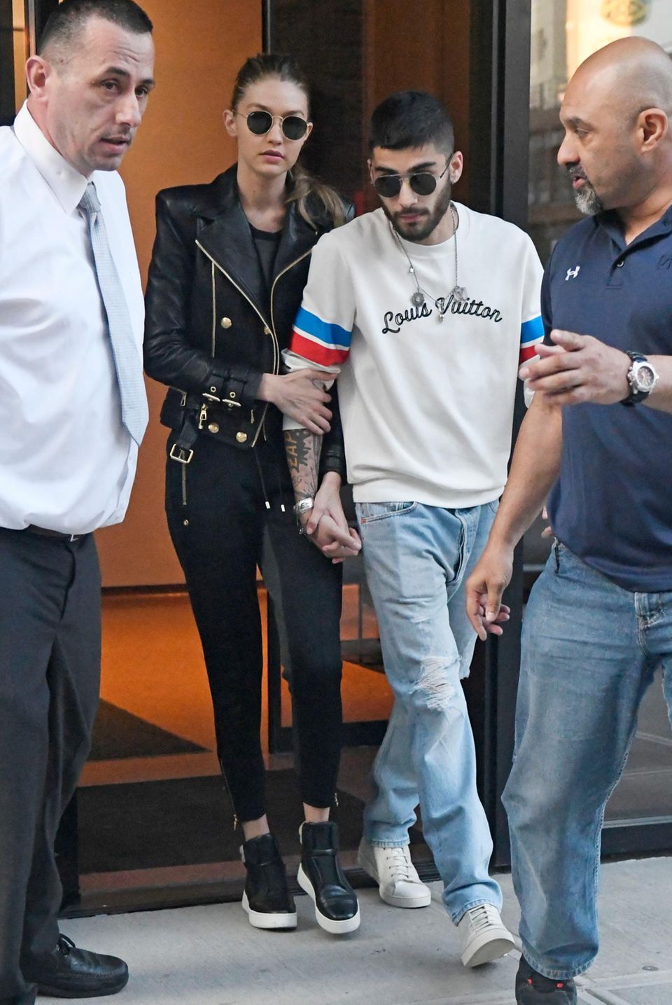 10. Juni 2016: Das ist wohl der endgültige Beweis, dass Gigi Hadid und Zayn Malik wieder ein Paar sind. Das Model und der Sänger verlassen ihre Wohnung in New York Hand in Hand.