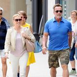 6. August 2016: In Vancouver ist Actionstar Arnold Schwarzenegger auf Shoppingtour mit Freundin Heather Milligan. Das Paar hat sich Louis Vuitton, Prada und Saint Laurent nicht entgehen lassen. Später haben die beiden dann noch ein leckeres Essen im Steak-Restaurant genossen.