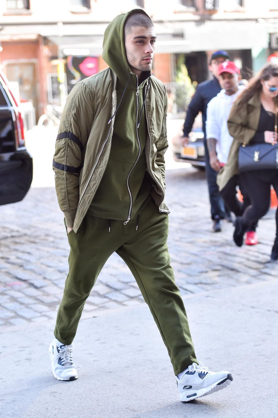 30. März 2016: Zayn Malik wird komplett in Tarnfarben in New York gesichtet.