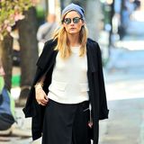 It-Girl und Fashionista Olivia Palermo flaniert in einem herbstlichen Oversize-Look durch New York.