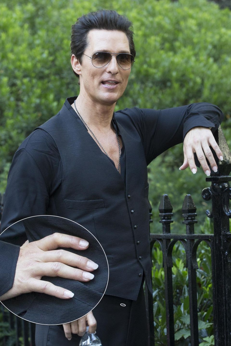 Für die Rolle trägt er perfekt manikürte Fingernägel: Matthew McConaughey bei den Dreharbeiten am Set von "The Dark Tower" in New York.