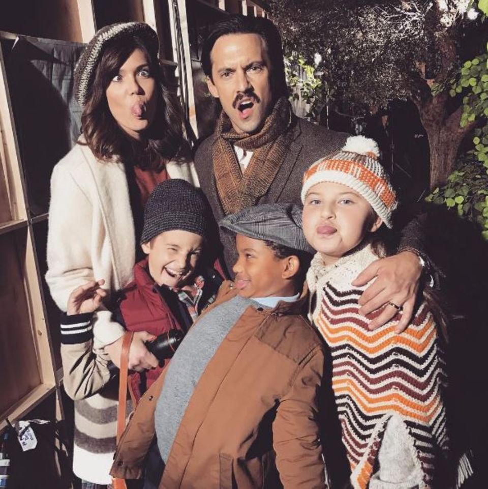 13. Oktober 2016: Mandy Moore postet dieses Foto vom Dreh der Serie "This Is Us". Alle ziehen eine Grimasse, aber Mandy Moore schreibt: "Wir haben null Spaß bei der Arbeit." 13. Oktober 2016: Mandy Moore postet dieses Foto vom Dreh der Serie "This Is Us". Alle ziehen eine Grimasse, aber Mandy Moore schreibt: "Wir haben null Spaß bei der Arbeit."