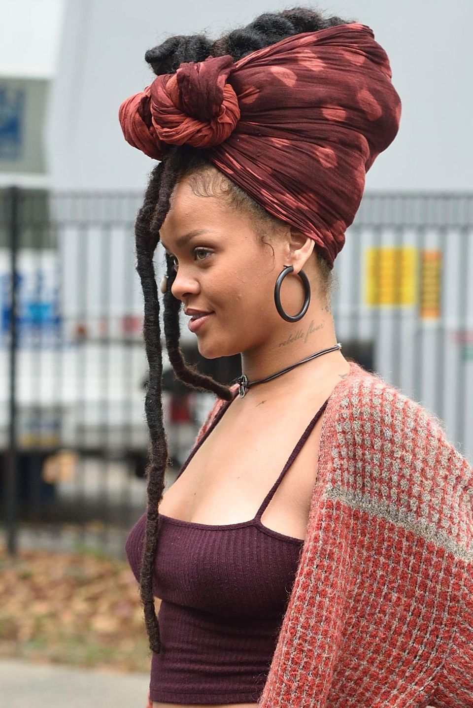 3. November 2016: Rihanna wechselt das Metier. Sie durfte schon in einem Luc Besson-Film Erfahrungen sammeln. Nun spielt sie in "Ocean's Eight" neben Größen wie Anna Hathaway, Helena Bonham Carter und Cate Blanchett mit. Auffällig ist ihre opulente Frisur. Wir sind schon sehr gespannt. 3. November 2016: Rihanna wechselt das Metier. Sie durfte schon in einem Luc Besson-Film Erfahrungen sammeln. Nun spielt sie in "Ocean's Eight" neben Größen wie Anna Hathaway, Helena Bonham Carter und Cate Blanchett mit. Auffällig ist ihre opulente Frisur. Wir sind schon sehr gespannt.