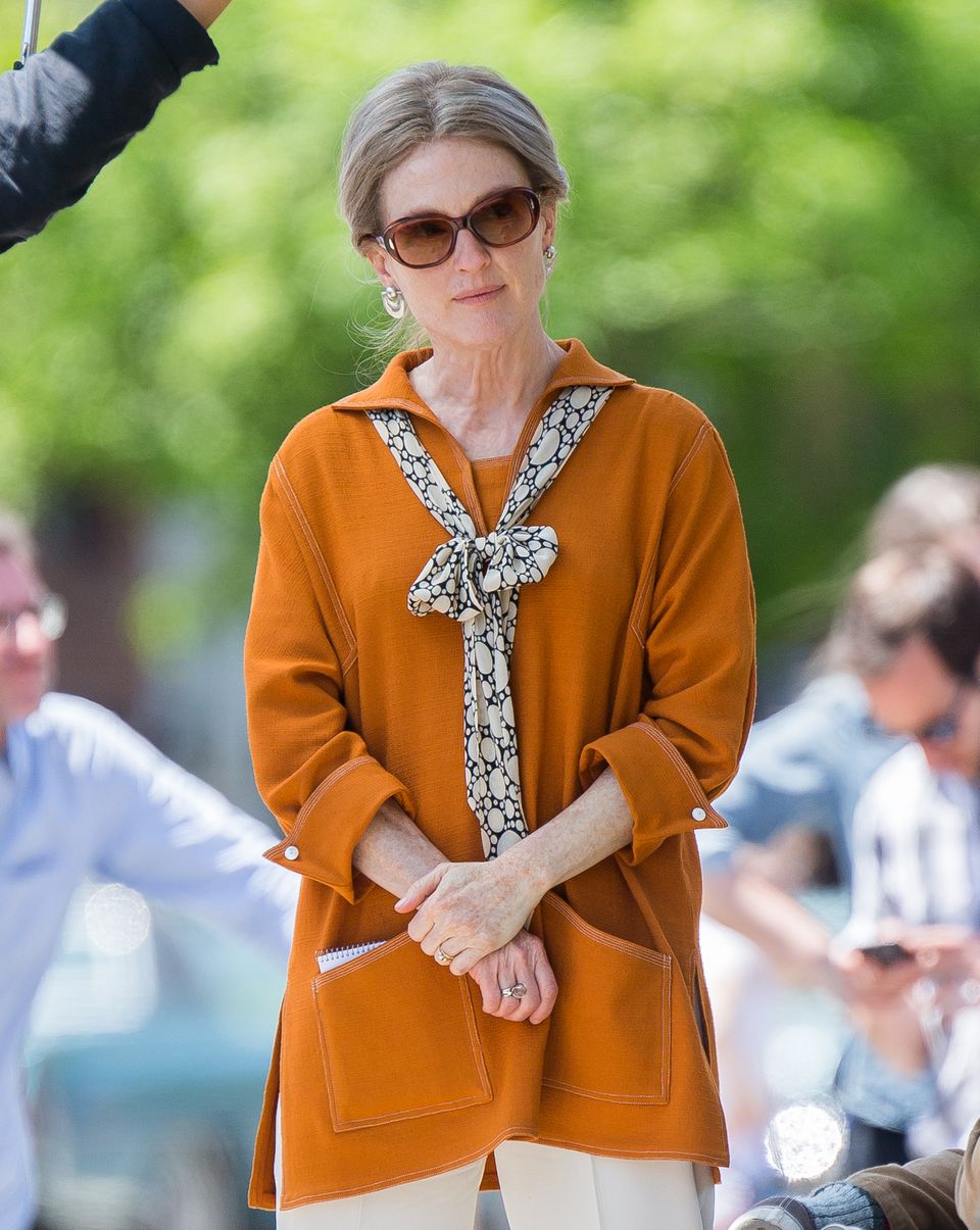20. Mai 2016: Für die Dreharbeiten zum Film "Wonderstruck" ist Julianne Moore sichtlich gealtert. 20. Mai 2016: Für die Dreharbeiten zum Film "Wonderstruck" ist Julianne Moore sichtlich gealtert.