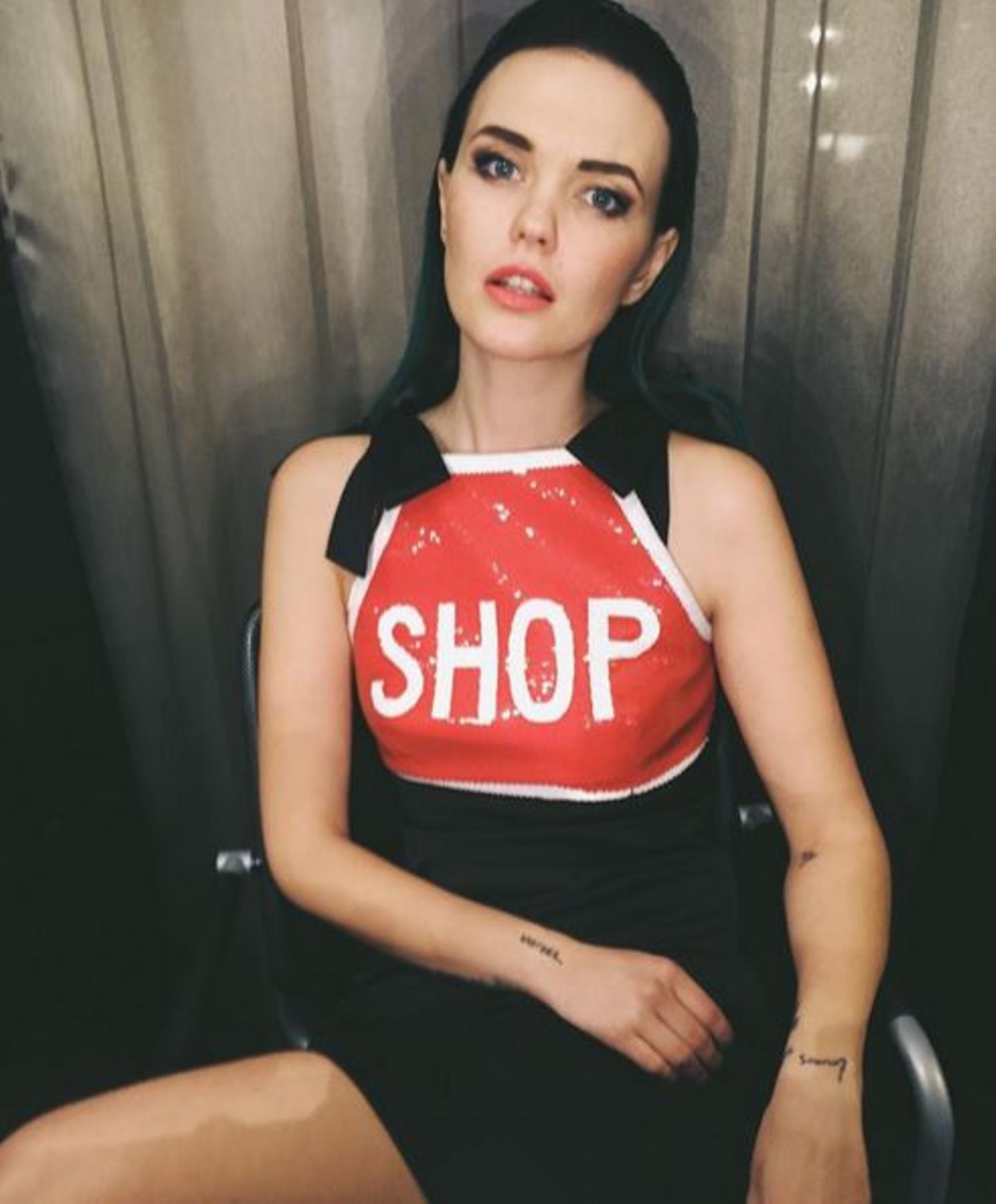 Während der Fashionweek scheint Bonnie Strange besonders auf ein Label zu setzen. In der Stylingbox bekommt sie von Modeexperte Dominic Keller einen neuen Moschino-Look verpasst.