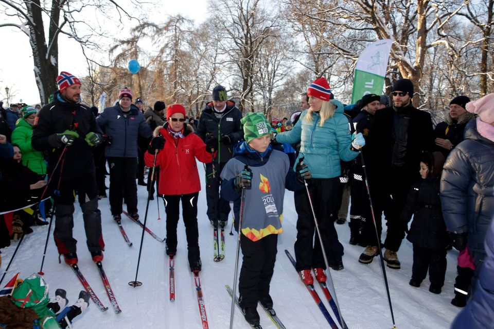 Auf die Piste: Prinz Sverre Magnus, Prinz Haakon, Königin Sonja und Prinzessin Mette-Marit haben die Skier angeschnallt.