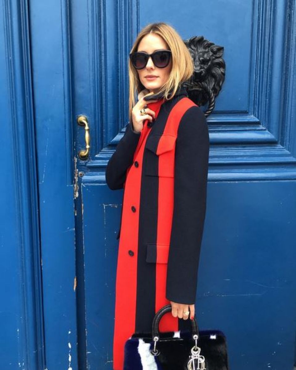 Vor verschlossenen Türen muss Olivia Palermo eigentlich nicht stehen. Auch sie ist nach Paris gekommen, um als allererstes einen Blick auf die Kreationen von Dior zu werfen. Vielleicht entdeckt sie dabei auch einen neuen Ersatz für ihr aktuelles Kuhfleckentäschchen der Modemarke. Vor verschlossenen Türen muss Olivia Palermo eigentlich nicht stehen. Auch sie ist nach Paris gekommen, um als allererstes einen Blick auf die Kreationen von Dior zu werfen. Vielleicht entdeckt sie dabei auch einen neuen Ersatz für ihr aktuelles Kuhfleckentäschchen der Modemarke.