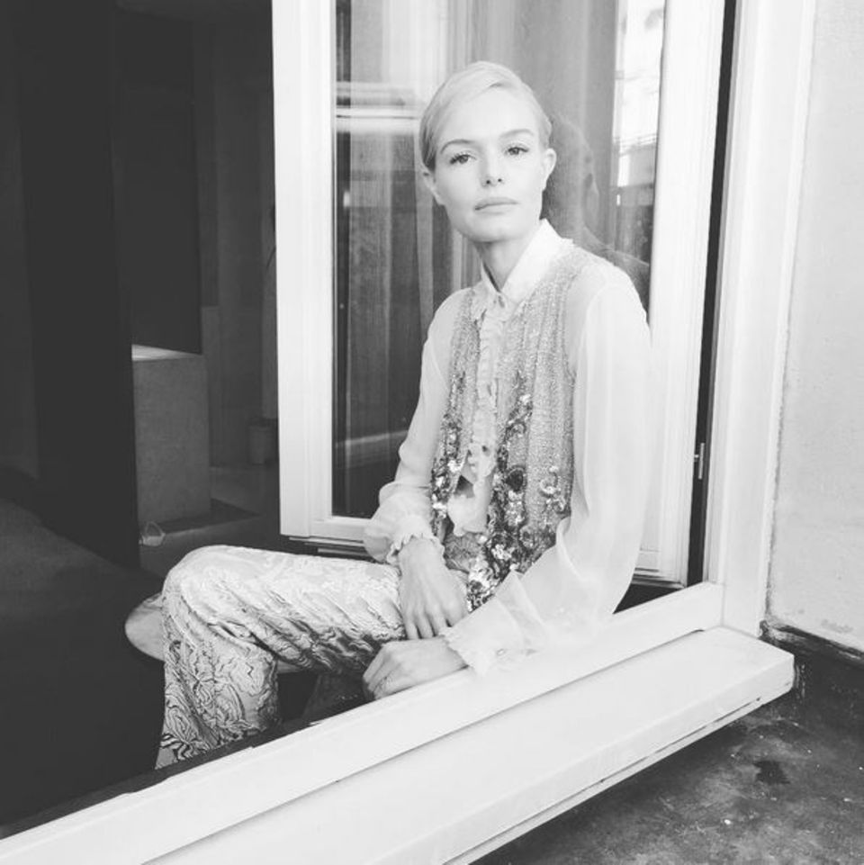 Die bestickte Kleidung hat es Kate Bosworth sogar so sehr angetan, dass sie die Designerstücke auch später - in ihrem Hotel - nicht ausziehen möchte. Die bestickte Kleidung hat es Kate Bosworth sogar so sehr angetan, dass sie die Designerstücke auch später - in ihrem Hotel - nicht ausziehen möchte.