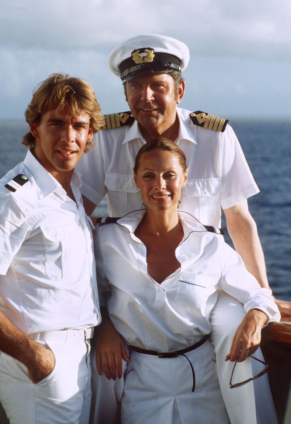 Im Herbst 1981 wurde die erste Folge des "Traumschiffs" im ZDF ausgestrahlt. Damals bestand die Crew noch aus Sascha Hehn als Stewart Victor, Heide Keller als Hostess Beatrice. Gesteuert wurde das Passagierschiff von Günter König als Kapitän Braake