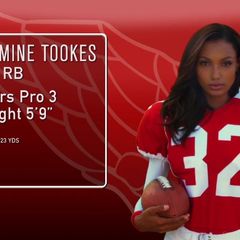 Victoria's Secret: Auch die Nummer 32, Jasmine Tookes, sollte man nicht unterschätzen. Als Running Back beweist das Model: Sie ist voll am Ball!