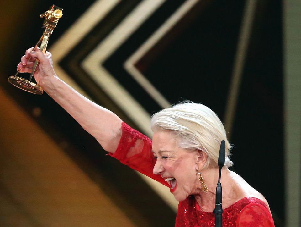 Helen Mirren freut sich riesig über die Auszeichnung für ihr Lebenswerk. Helen Mirren freut sich riesig über die Auszeichnung für ihr Lebenswerk.