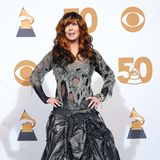 Cher ist ja für ihre sehr schrägen Looks hinlänglich bekannt. Der Zombie-Look, den sie bei der 50. Grammy-Verleihung im Jahr 2008 zeigte, war aber besonders gruselig.