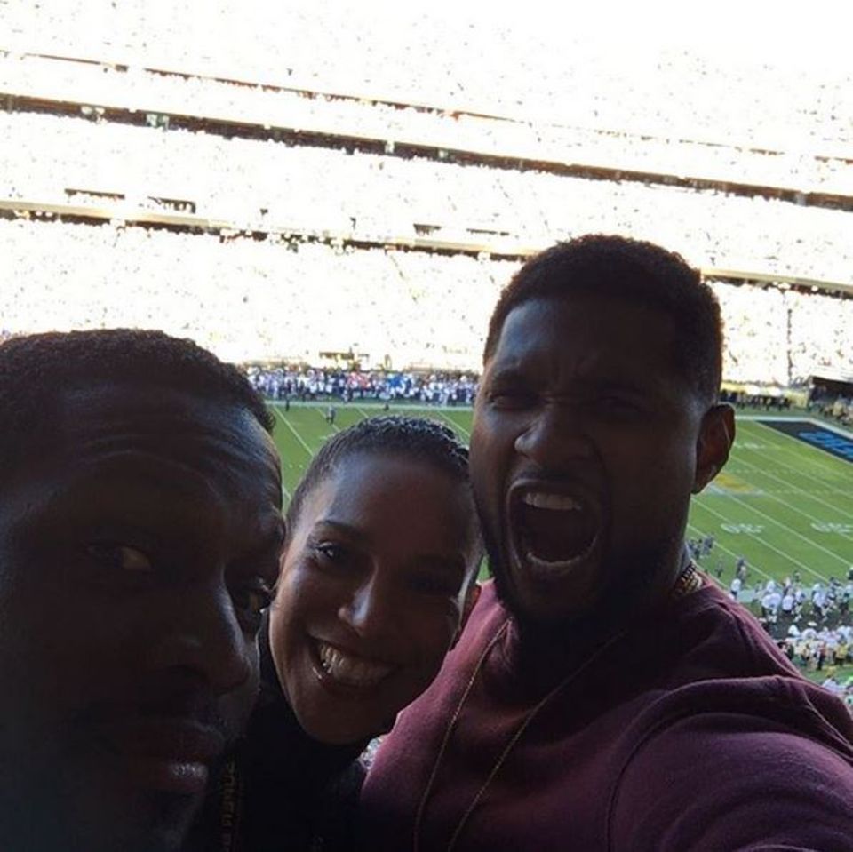 Roooar! Usher brüllt aus seiner VIP-Lounge für die "Carolina Panthers" heraus. Seine Raubkatzen enttäuschen ihn dennoch.