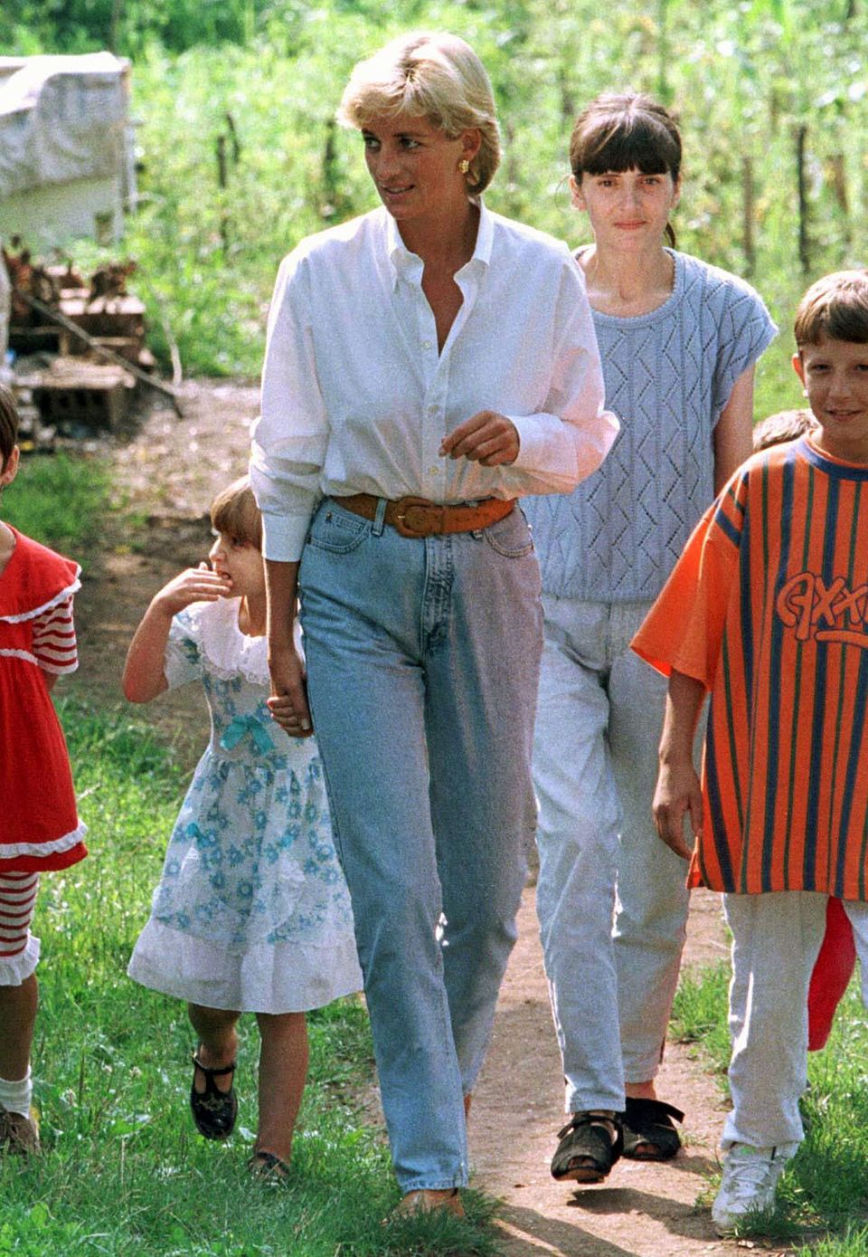 Guidos GALAxy: Für ihre vielen Besuch in Krisengebieten wie hier im bosnischen Tuzla sind Jeans und Bluse für Diana immer vollkommen ausreichend gewesen. Für ihre vielen Besuch in Krisengebieten wie hier im bosnischen Tuzla sind Jeans und Bluse für Diana immer vollkommen ausreichend gewesen.