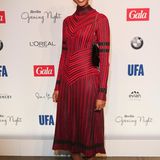 "Germany’s Next Topmodel"-Gewinnerin Sara Nuru strahlt in einem Kleid von Salvatore Ferragamo.