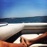 Juli 2016  Verliebt wie eh und je: Auf einem Boot genießt das Traumpaar Heidi Klum und Vito Schnabel das Meer und die Sonne.