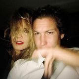 September 2016  Was für ein sexy Schnappschuss von Heidi Klum und ihrem Vito Schnabel! Zusammen posieren die beiden lasziv in die Kamera. Heidis verwegene Mähne und der rote Lippenstift tun dabei ihr übriges.