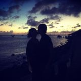 "Ein wunderschöner Tag findet sein Ende ..." - postet Heidi Klum. Das Model küsst ihren liebsten Vito Schnabel vor einem atemberaubend schönen Sonnenuntergang. Wie romantisch!