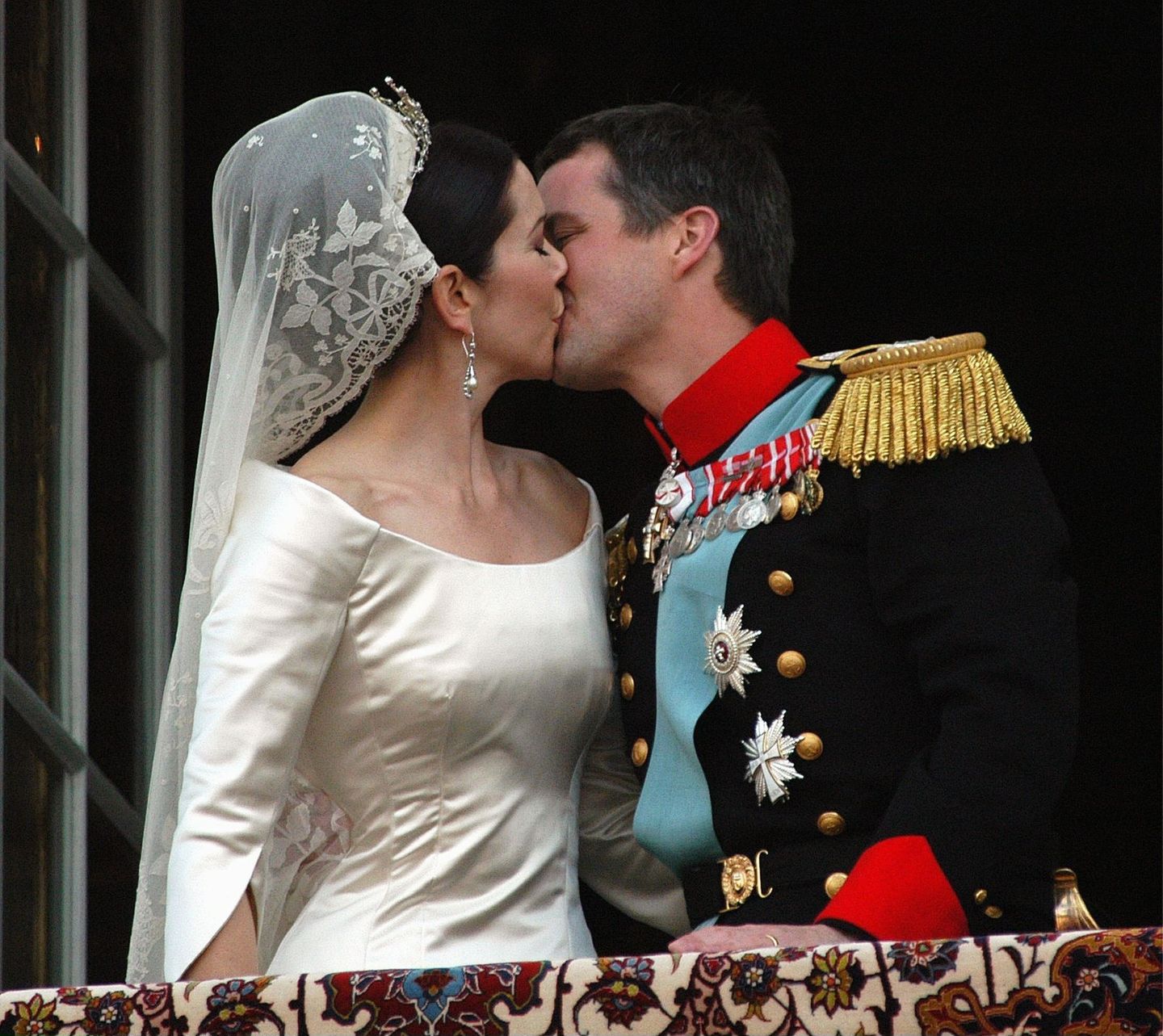 Konigliche Hochzeiten Der Erste Kuss Als Royal Gala De