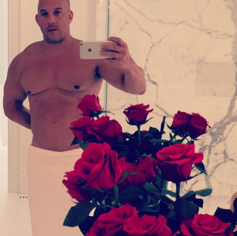 Auf seinem Valentins-Foto zeigt sich Vin Diesel nur mit einem Handtuch bekleidet.