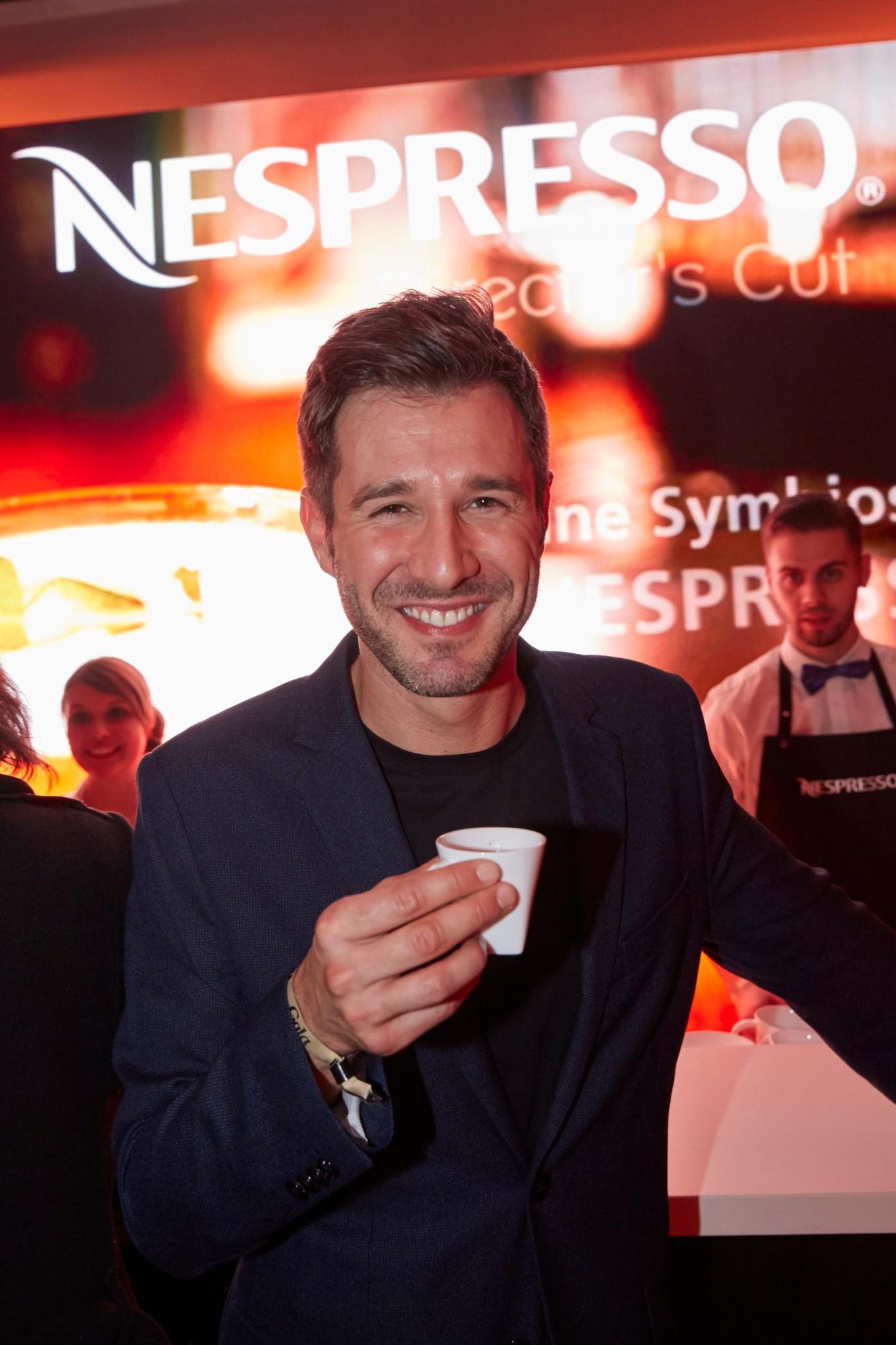 Moderator Jochen Schropp findet abseits der Party gerne Zeit für einen Koffeinkick bei Nespresso.