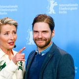 Gemeinsam stellen Emma Thompson und Daniel Brühl auf der 66. Berlinale ihren Film "Alone in Berlin" vor.