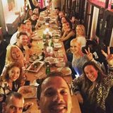 Das Let's Dance-Team verbringt den Abend gemeinsam. Die Finalisten sind nicht dabiei, aber einige ausgeschiedene wie Eric Stehfest, Alessandra Meyer-Wölden.