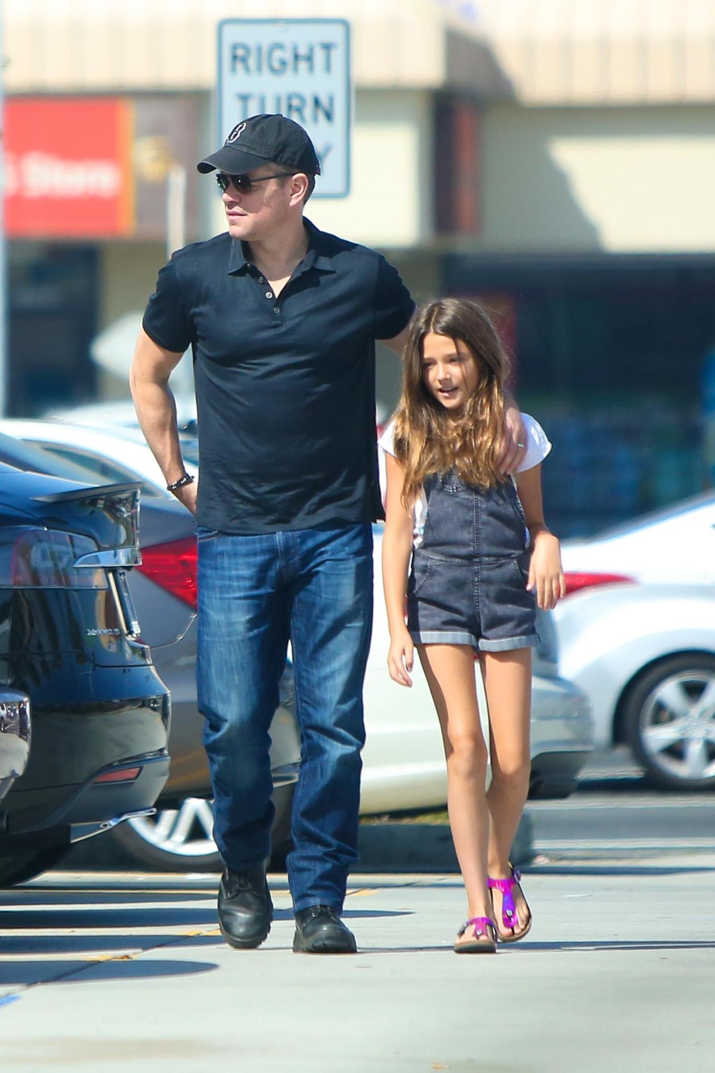 Im Hause Damon ist der Alltag wieder eingekehrt. Matt Damon bringt seine Tochter Isabella zur Schule.