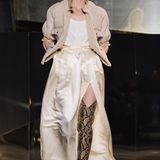 Topmodel Amber Valletta auf dem Catwalk von H&M Studio Herbst/Winter 2016