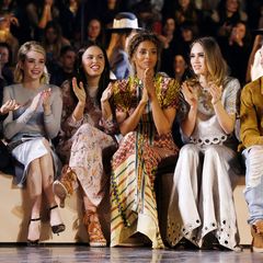 Die Frontrow bei H&M: (v.l.) Kate Mara, Emma Roberts, Atlanta De Cadenet Taylor, Ciara, Siku Waterhouse und Gabriel-Kane Day-Lewis