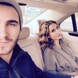 Schauspielerin Sila Sahin scheint eine Schwäche für Fußballer zu haben. Aktuell ist sie mit Samuel Radlinger blitzverlobt nach nur ein paar Monaten Beziehung.