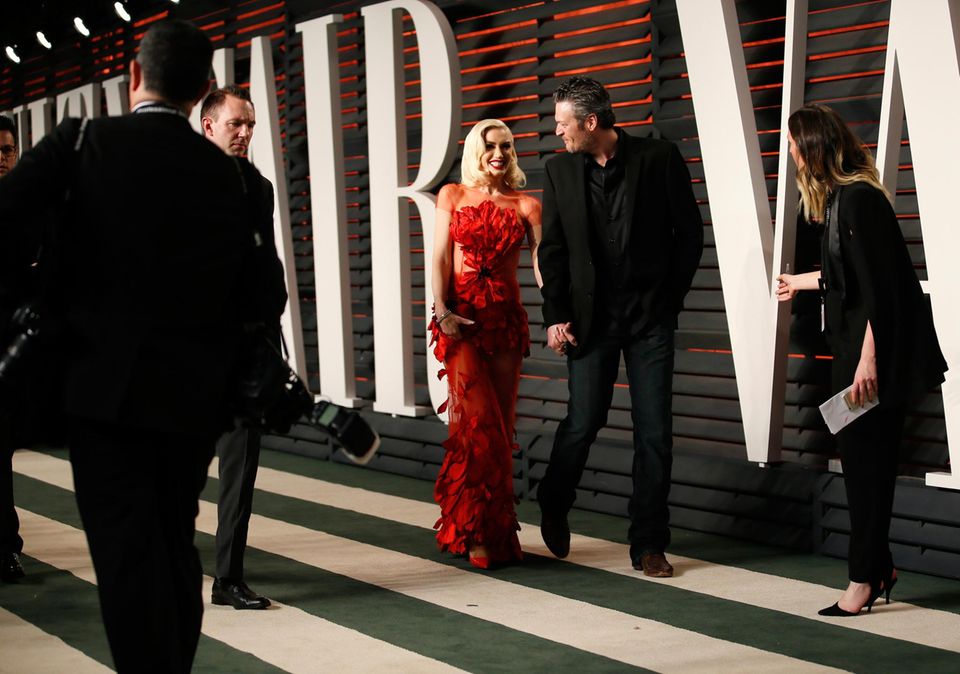 Hand in Hand kommen Gwen Stefani und Blake Shelton zu der Vanity Fair Party.
