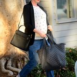 Zum Shoppen in Santa Monica trägt Anne eine lässige Edel-Kombi aus Jeans und Blazer.
