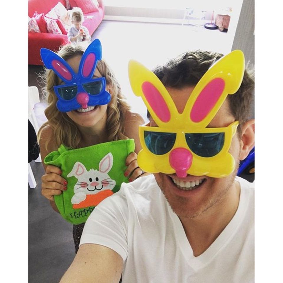 Michael Bublé und seine Frau Luisana Lopilato feiern kunterbunte Ostern. Michael Bublé und seine Frau Luisana Lopilato feiern kunterbunte Ostern.
