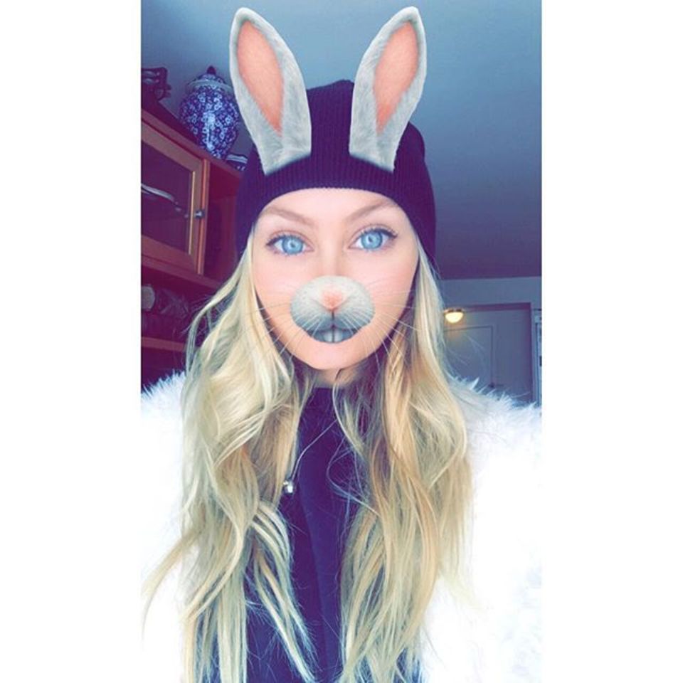 Candice Swanepoel hat für ihre Ostergrüße auf ein Bildbearbeitungsprogramm zurückgegriffen. Candice Swanepoel hat für ihre Ostergrüße auf ein Bildbearbeitungsprogramm zurückgegriffen.