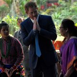 In Kathmandu eröffnet Harry die "Nepal Girls Summit", ein nationales Treffen, das sich für die Rechte von Mädchen stark macht. "Es dürfen nicht nur Frauen sein, die sich für Mädchen einsetzen", sagt der Prinz in seiner Rede.
