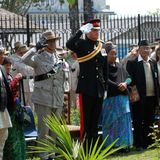 Im British Gurkha Camp in Pokhara legt Prinz Harry einen Kranz für Gurkha Soldaten, die für Großbritannien gestorben sind, nieder.