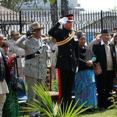 Im British Gurkha Camp in Pokhara legt Prinz Harry einen Kranz für Gurkha Soldaten, die für Großbritannien gestorben sind, nieder.