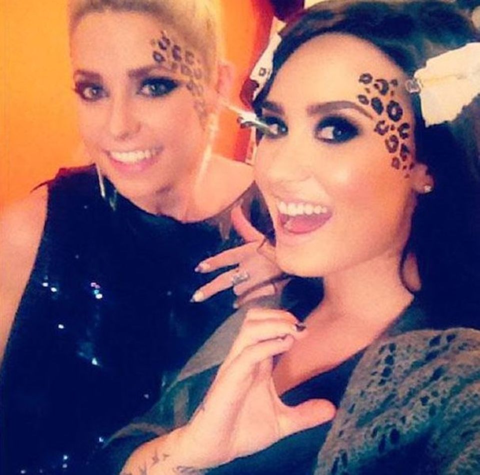 Cat-Content zieht auf instagram immer: Das dachte sich auch Demi Lovato, die hier ihre Krallen ausfährt.