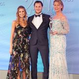 GALA Spa Awards 2016: Börlind überzeugte die Jury in der Kategorie "Organic Concepts". Cathy Hummels überreichte den Preis an Nicolas und Daniela Lindner.