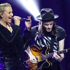 Sarah Connor (Künstlerin Rock/Pop National) und James Bay (Newcomer International) performen gemeinsam auf der Bühne.