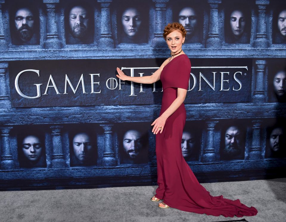 Sophie Turner ("Sansa Stark") Sophie Turner ("Sansa Stark")